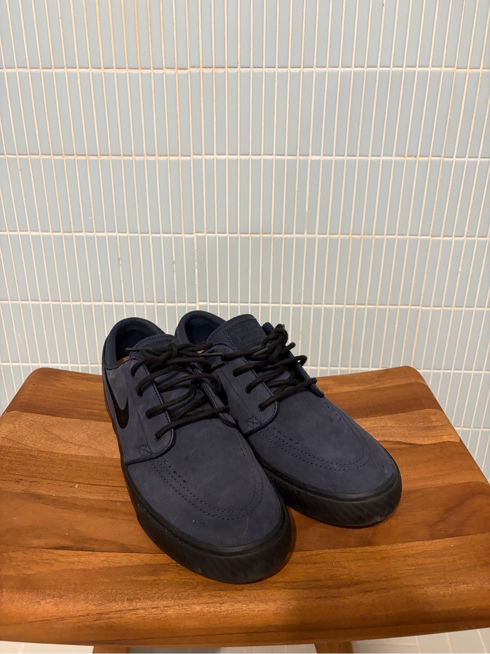 Nike SB Janoski - Men’s Navy Suede Low-Profile Sneakers